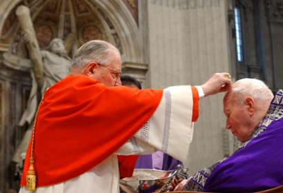 Pope receives ashes from Cardinal Sodano